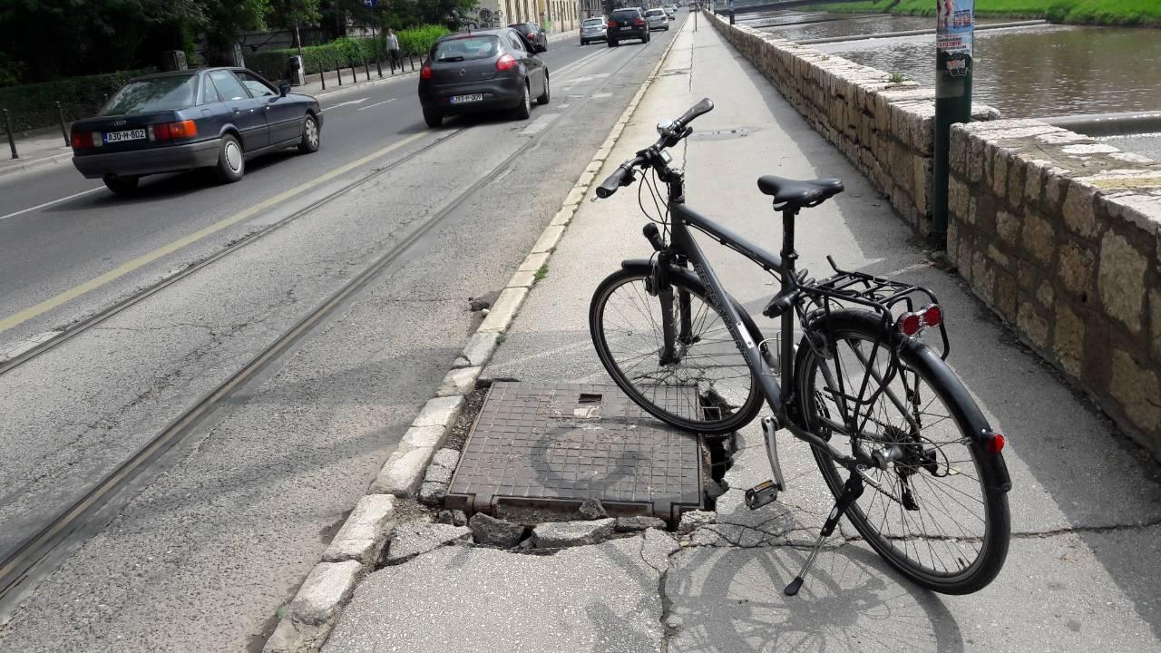 Oštećeni šahtovi u Sarajevu