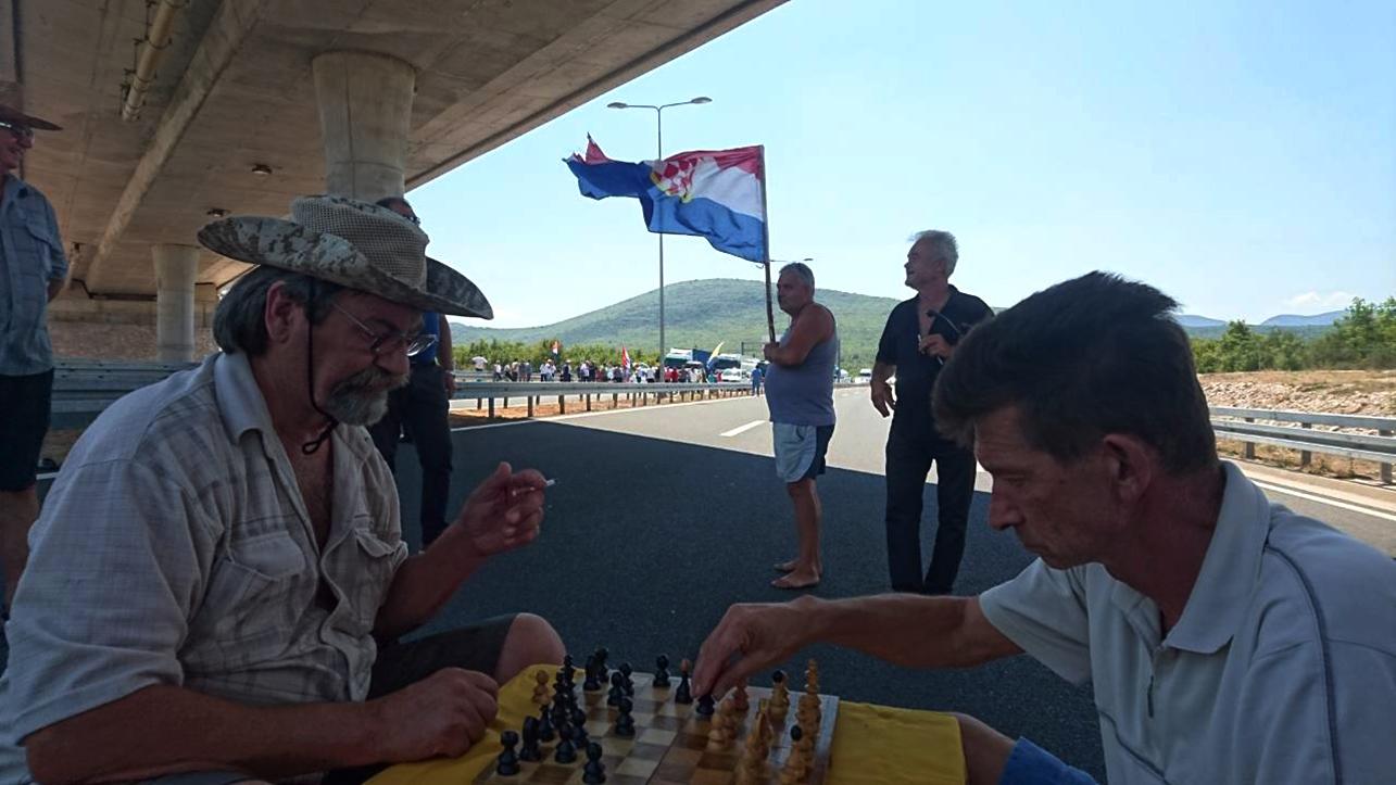 Demobilisani borci blokirali autocestu prema graničnom prijelazu Bijača