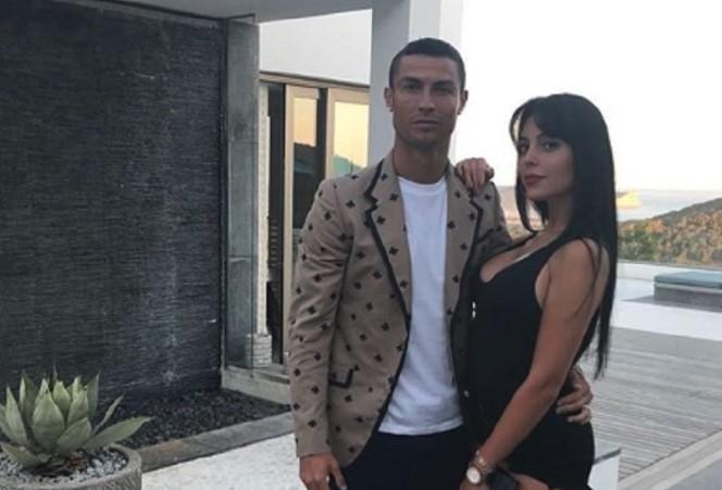 Ronaldo i njegova djevojka izazvali haos na ulicama Milana, Džina nosila prekratak šorc