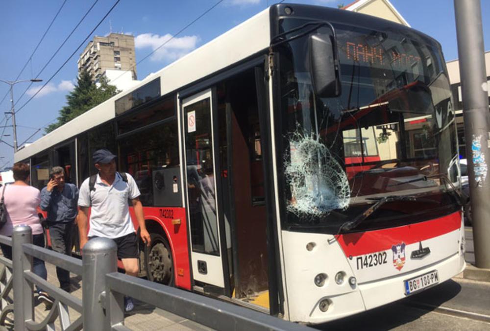 Scena u Beogradu zbog koje su plakali prolaznici: Momak kojeg je pokosio autobus šaputao djevojci da je voli