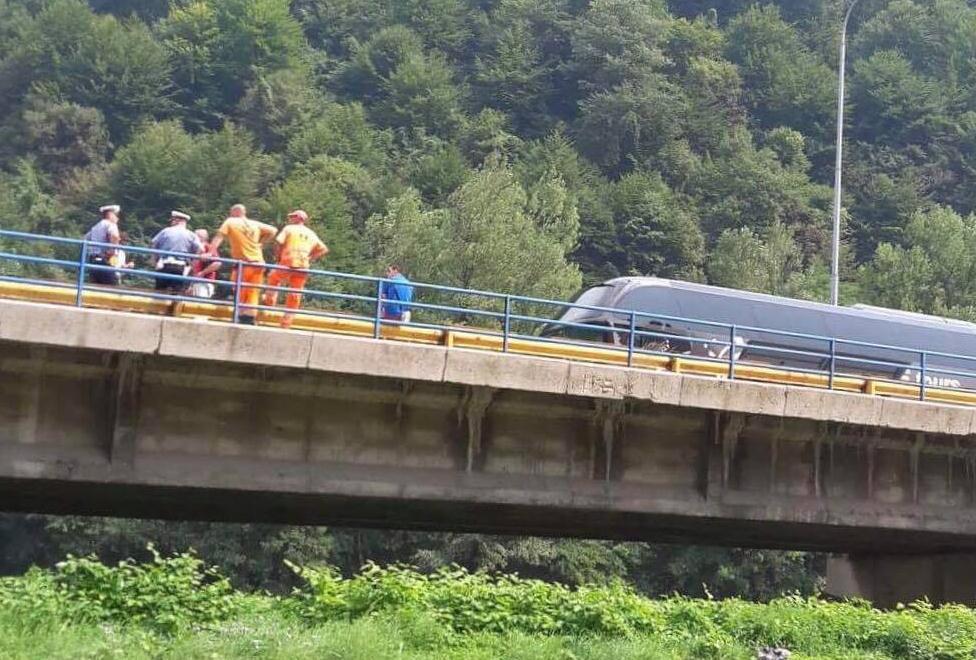 Težak udes na Lašvanskoj petlji: Vozač BMW-a teže povrijeđen nakon sudara s autobusom