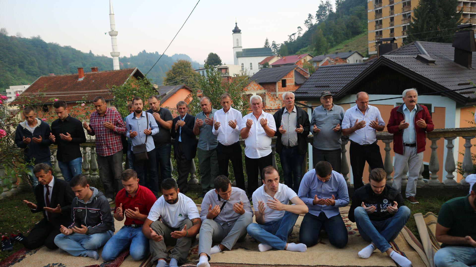 Srebrenica: Bajram-namaz klanjan u deset obnovljenih džamija