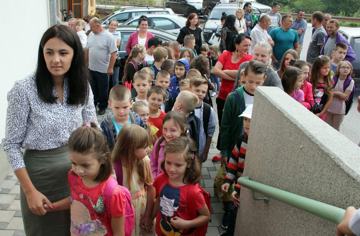 Trebinje finansira učenike iz ruralnih područja i ako su im roditelji zaposleni