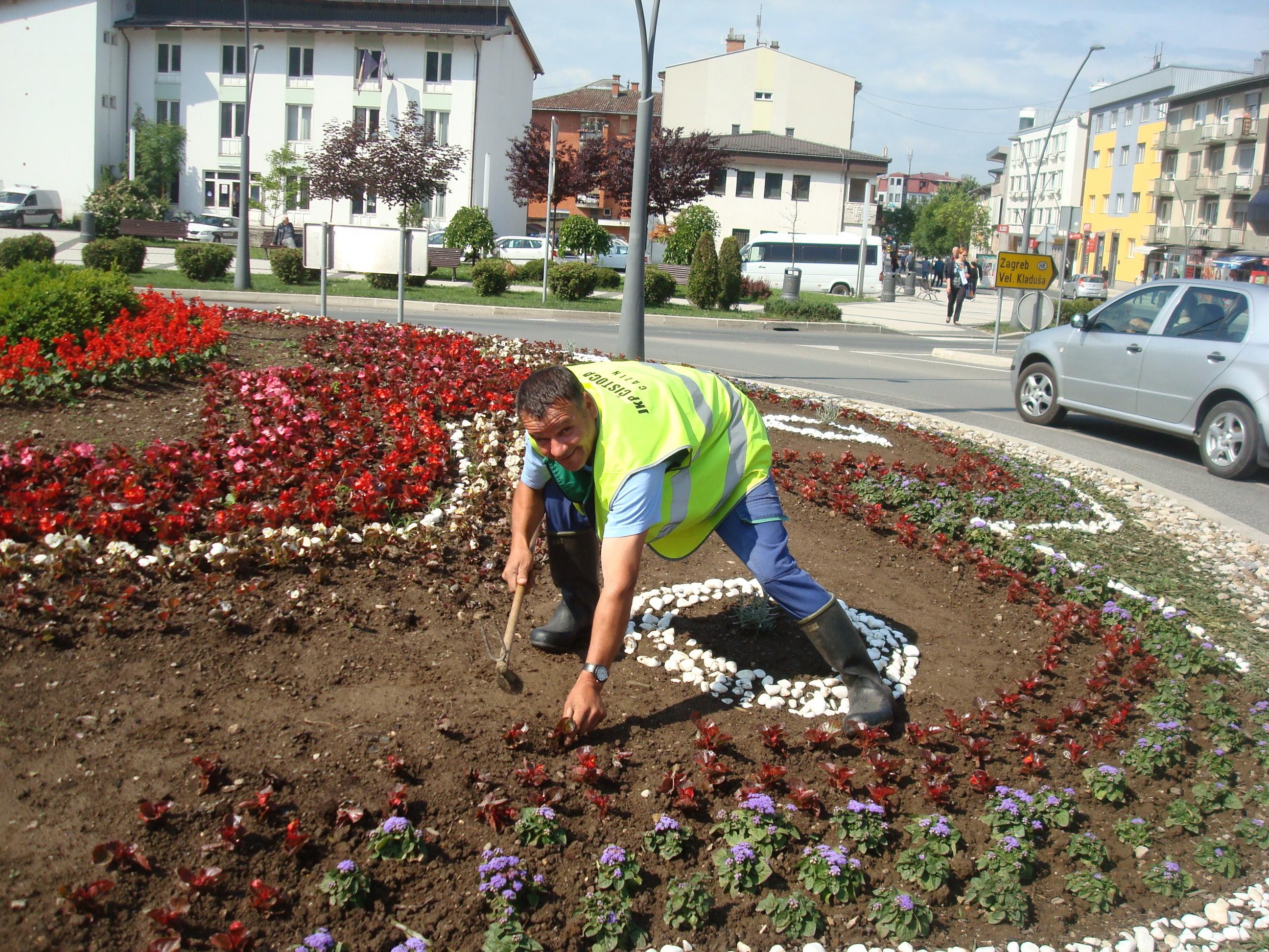 Huse Tatarević već tri decenije brine se da je u Cazinu sve tip-top