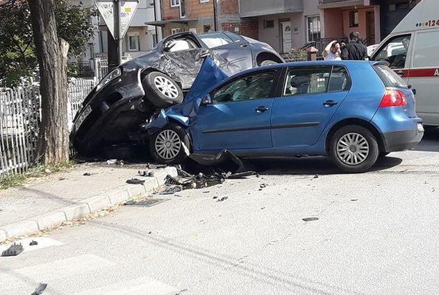 Žestok sudar dva vozila u Sokolović-Koloniji