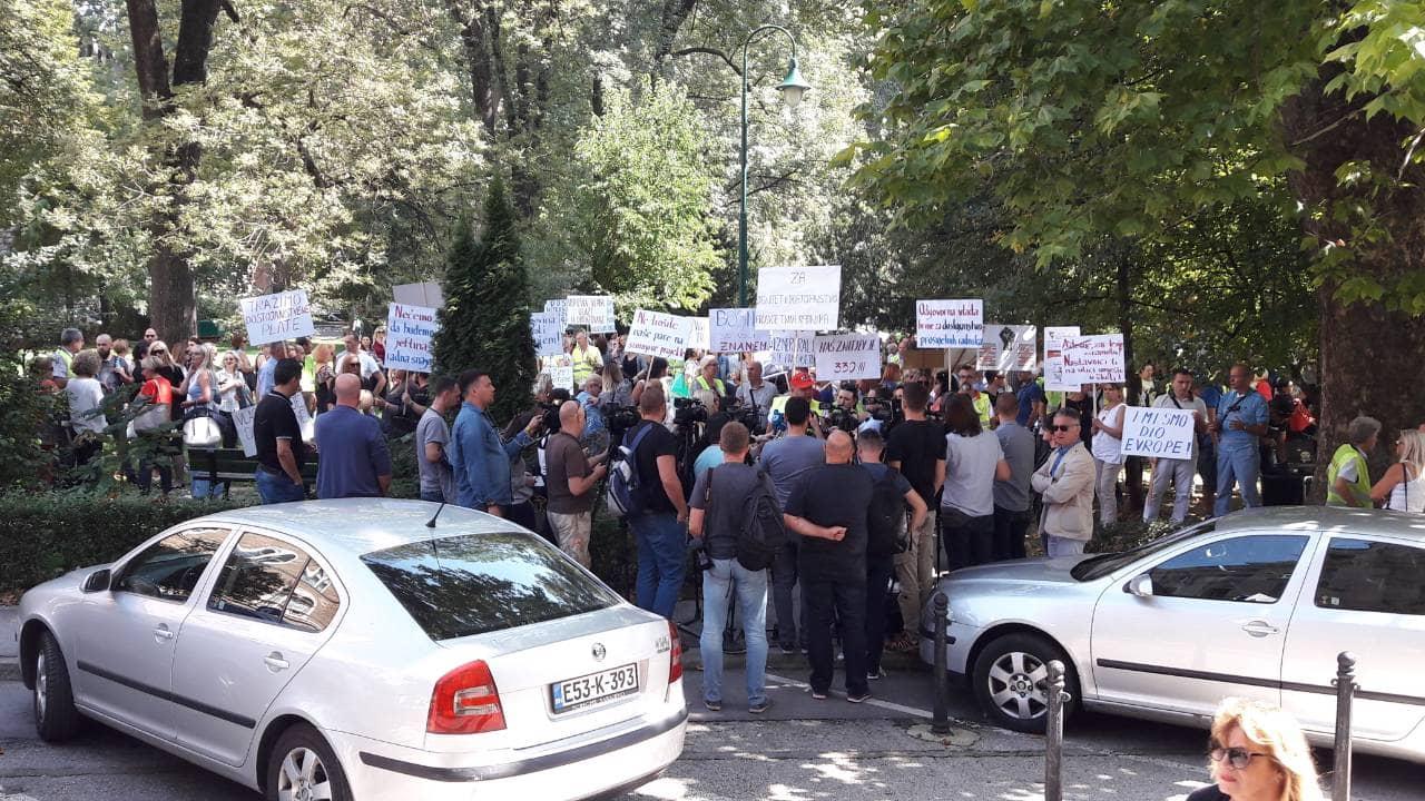 Završeni protesti prosvjetara u Sarajevu, na ispunjenje zahtjeva čekat će do ponedjeljka