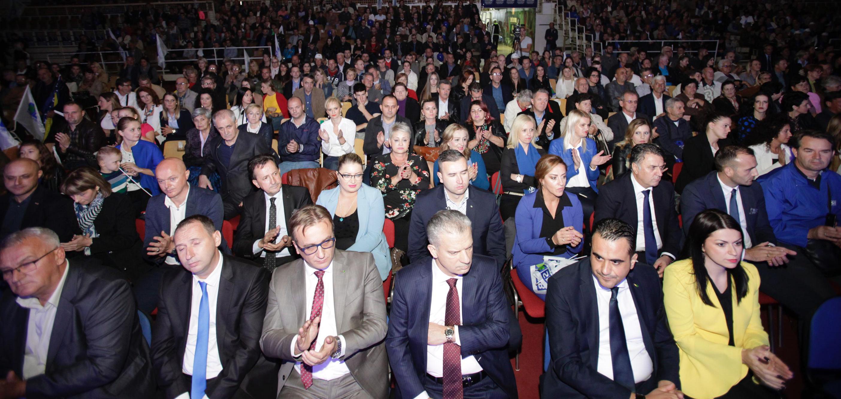 Bakir je kukavica, a takvi ne mogu voditi Bošnjake