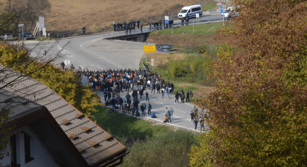 Oko 400 migranata na graničnom prijelazu Maljevac, prisutan veliki broj policajaca