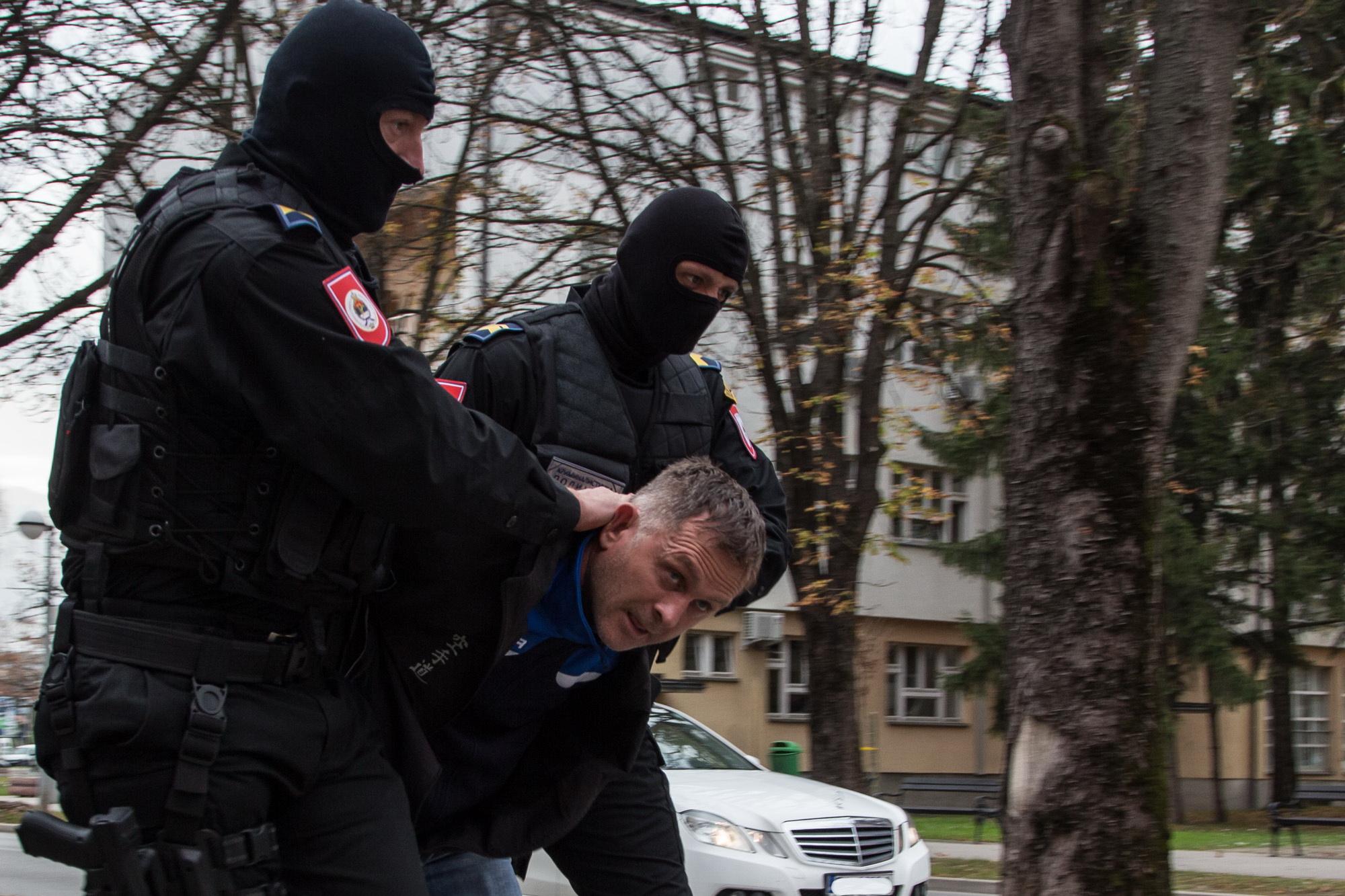 Privođenje osumnjičenog policajca Jeličića - Avaz