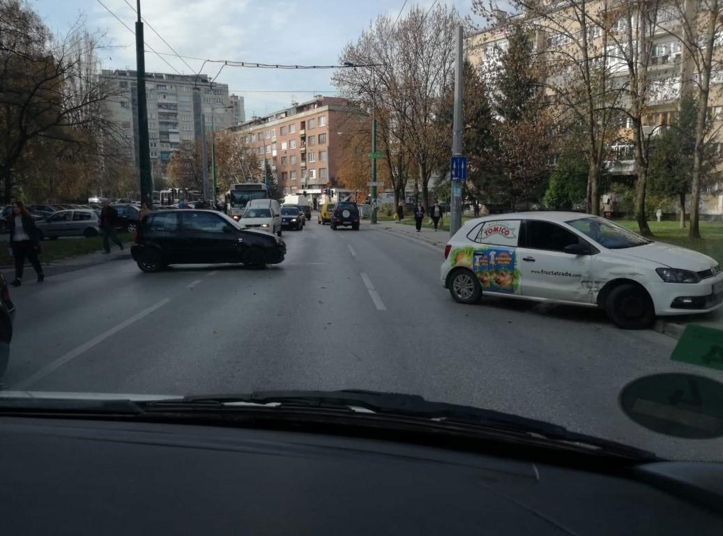 Na vozilima pričinjena materijalna šteta - Avaz