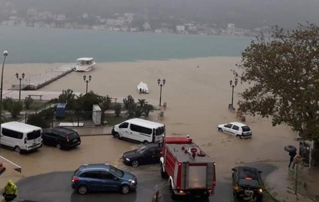 Šetalište u Kotoru pod vodom, u Radanovićima evakuirana škola