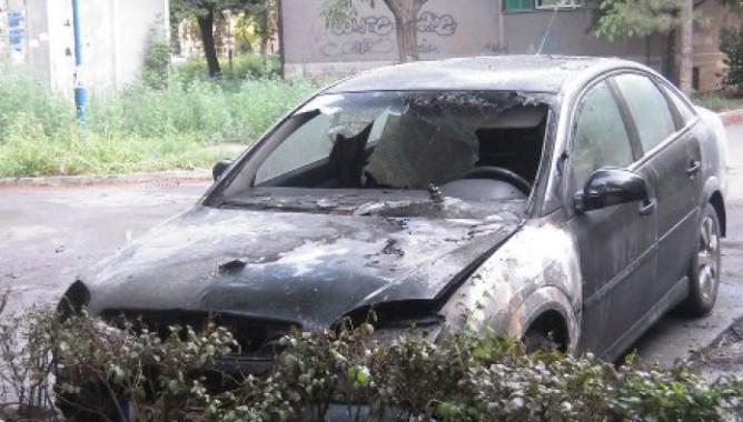 U naselju Hrasno namjerno zapaljen Alfa Romeo, izgorio i parkirani Audi