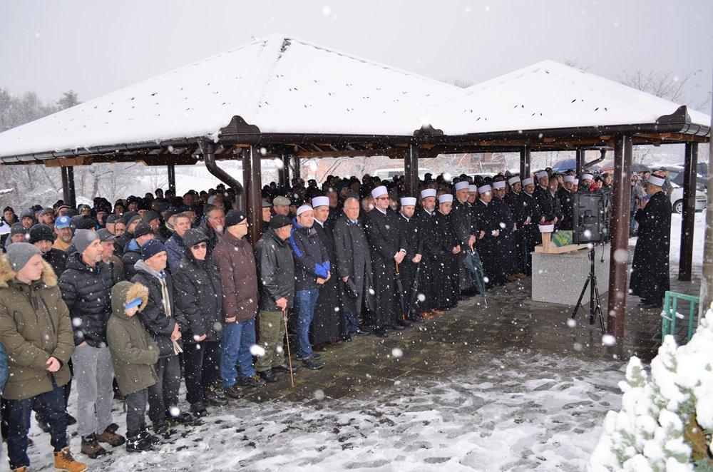 Klanjana dženaza hadži Teufiku ef. Hadžiću