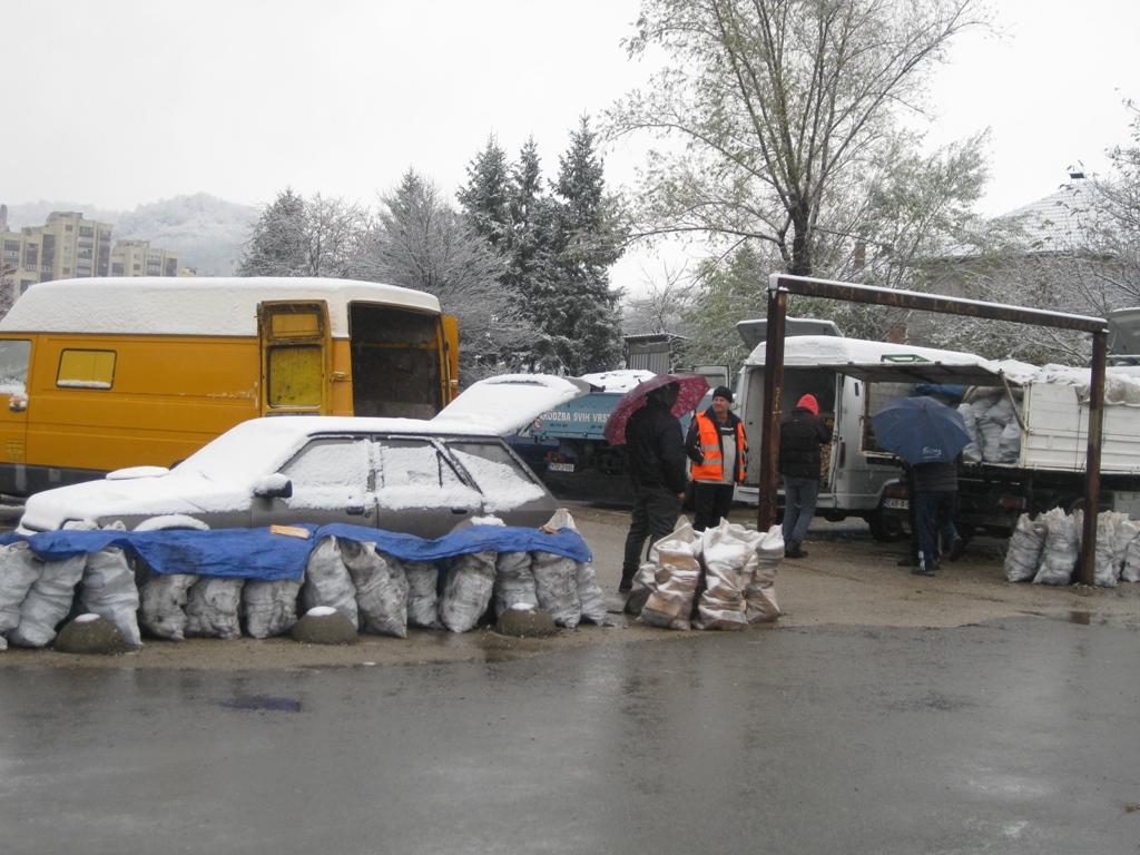 Prodavači drva u Tuzli: Platežna moć stanovništva je veoma loša - Avaz