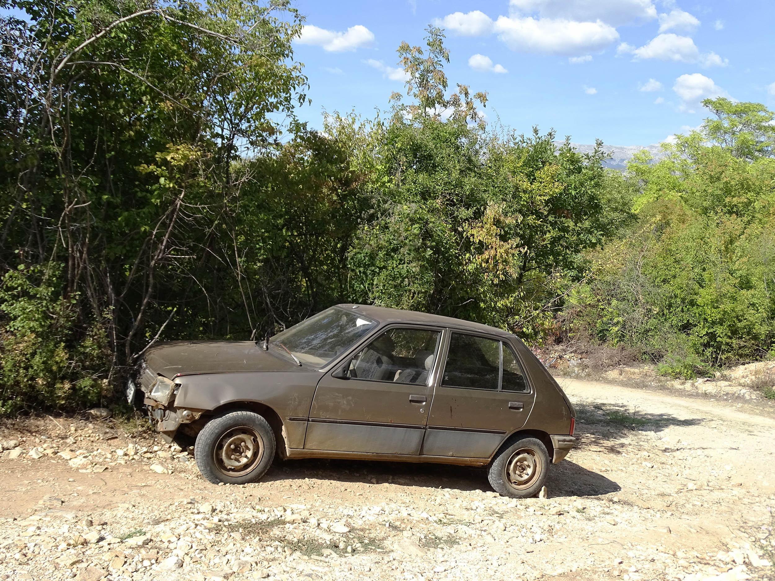 Peugeot kojim se Kajgo dovezao na groblje - Avaz