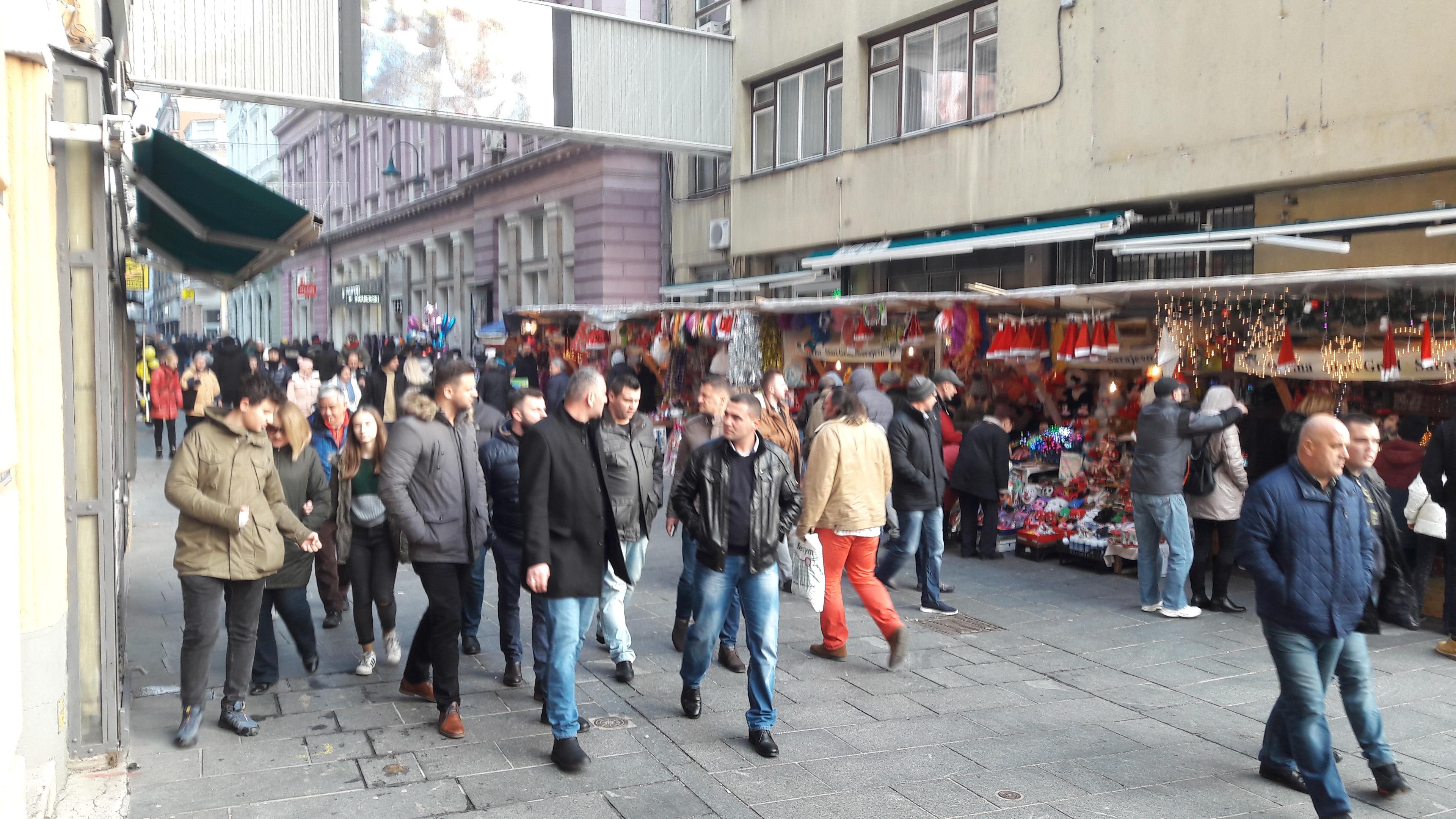 Sarajevske ulice prepune turista i gostiju iz svih krajeva BiH