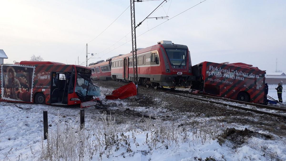 Vozač autobusa koji je prepolovio voz u Nišu ispričao svoju stranu priče