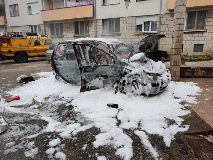 U trebinjskom naselju izgorio automobil