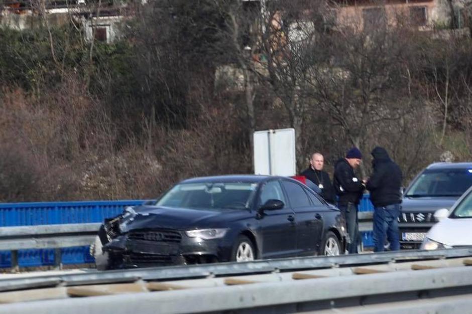 Filmska potjera u Hrvatskoj za Audijem bh. tablica: Prevozio migrante pa se zabio u ogradu