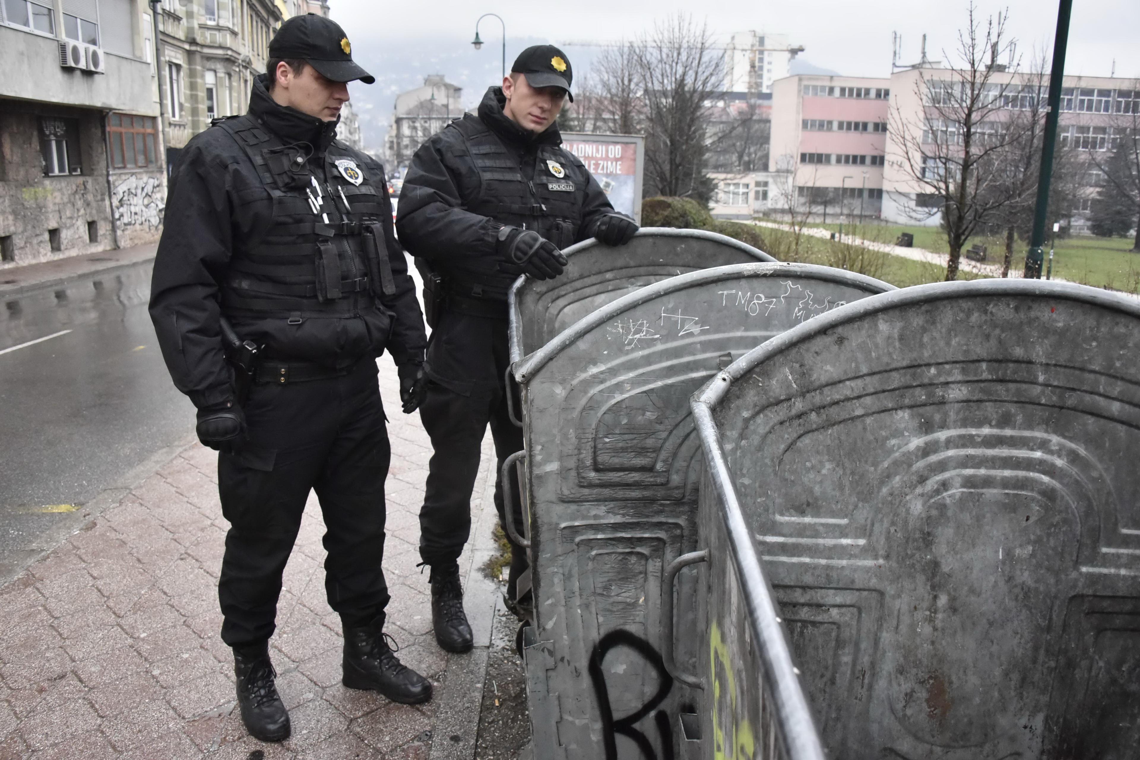 Policajci Hodžić i Turčalo spasili bebu - Avaz