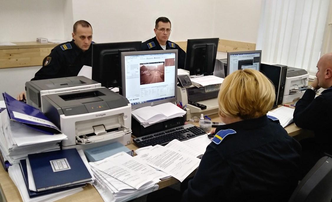 Prostorije u kojem policijski službenici evidentiraju fotozapise - Avaz