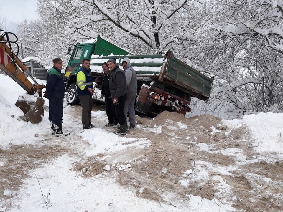 Kod Gornjeg Vakufa-Uskoplja grtalica skliznula s puta