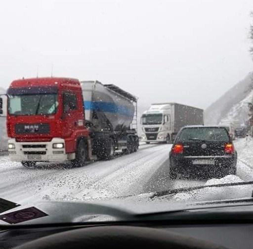 Usporeno se saobraća na putevima u centralnim krajevima naše zemlje - Avaz