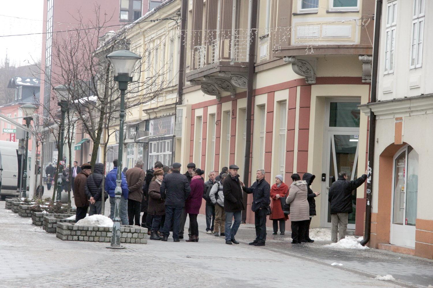 Kupci stanova u zgradi ''15. maj'' ponovo traže svoja prava