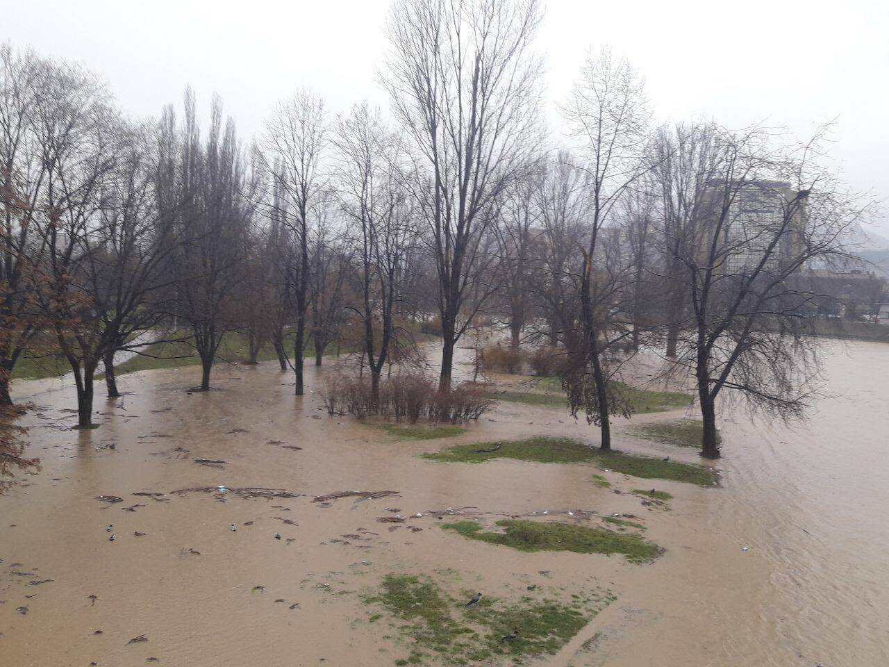 Nabujala Bosna u centru Zenice se izlila iz korita - Avaz