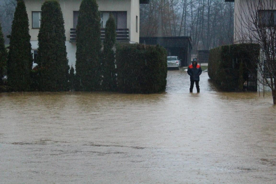 U Kiseljaku zbog bujica blokirane ceste