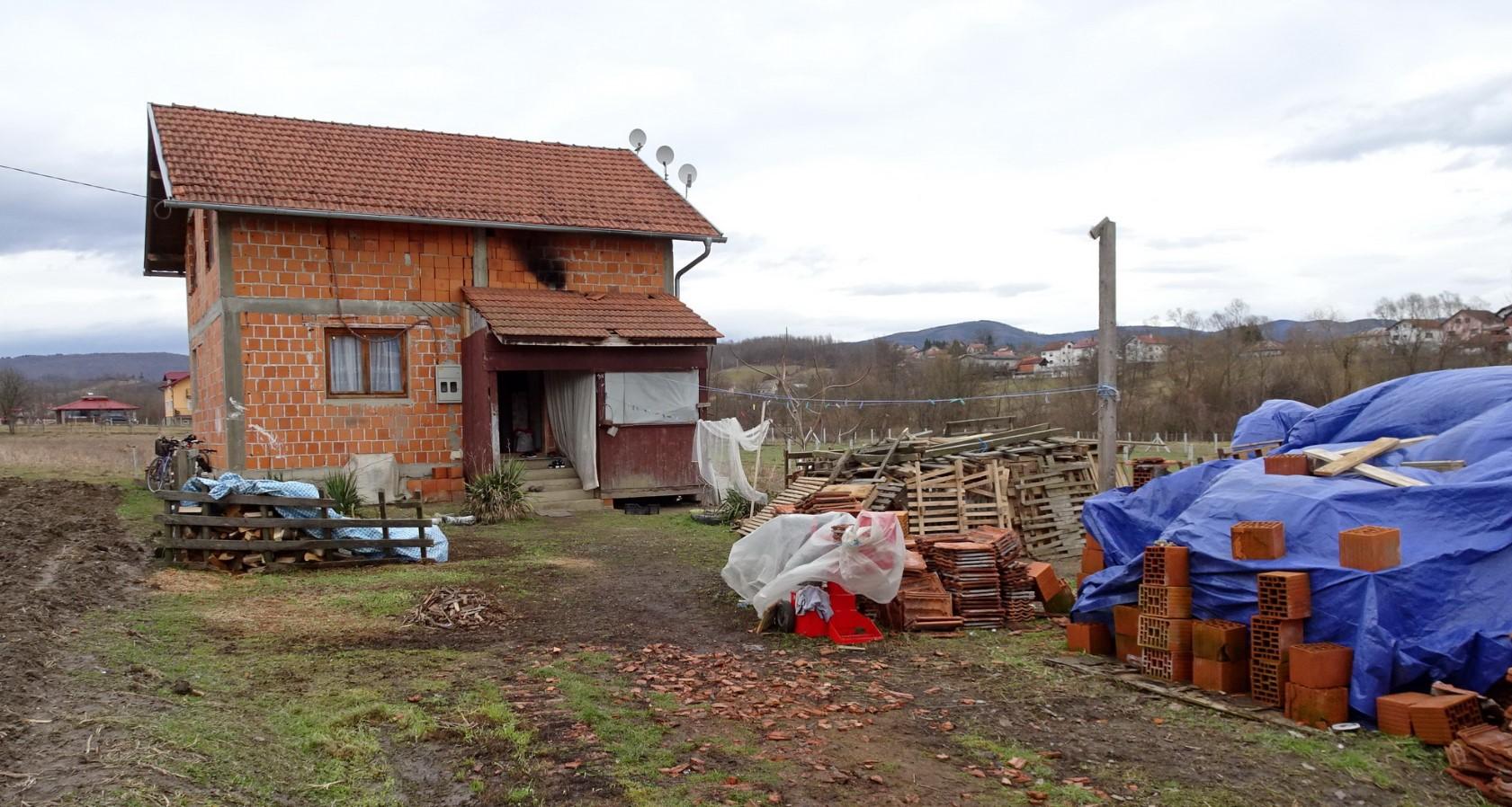 Nedovršena kuća Redžića - Avaz