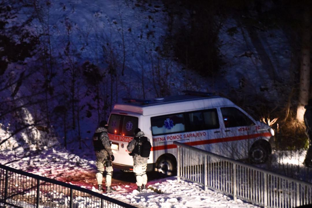 Putevi do Medvjedice i dalje blokirani, tijelo Edina Gačića još nije izneseno iz šume