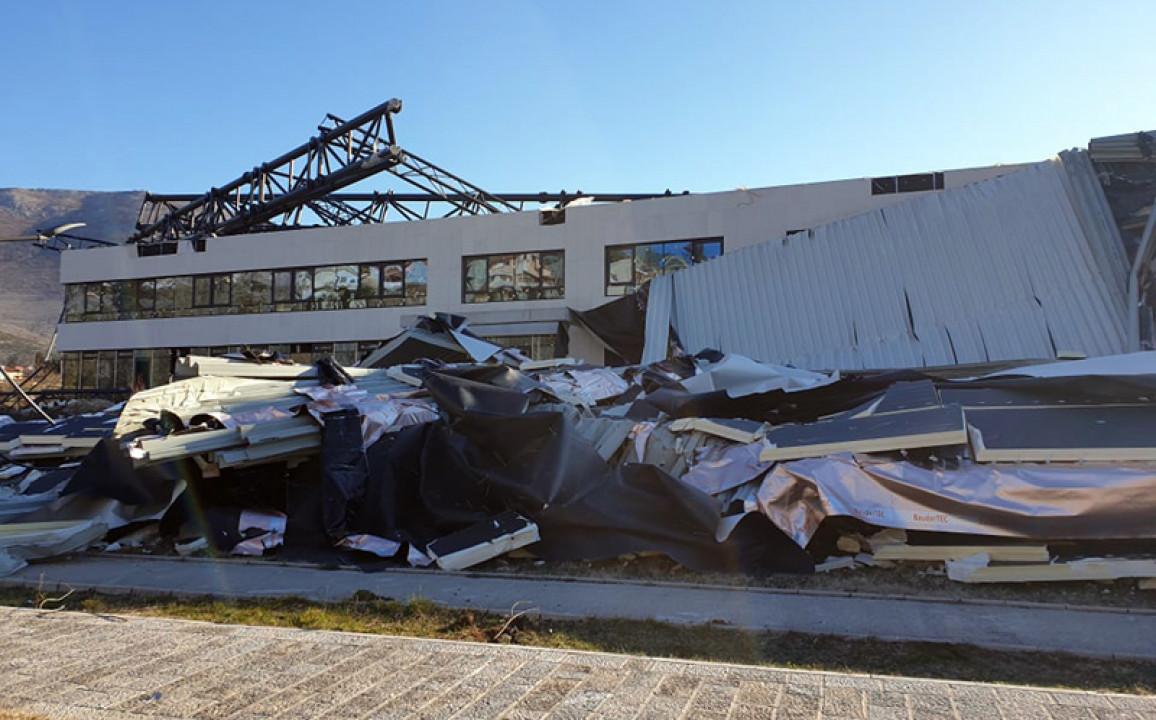 Podaci iz Meteorološke stanice kazuju da će ovakav intenzitet vjetra biti do sedam sati sutra popodne - Avaz