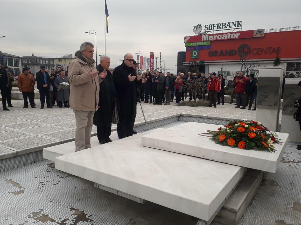 Odavanje počasti šehidima, borcima i civilnim žrtvama 4. Viteške brigade - Avaz