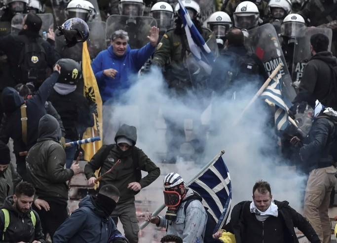 Obračun na protestima u grčkom gradu Ptolemaida - Avaz