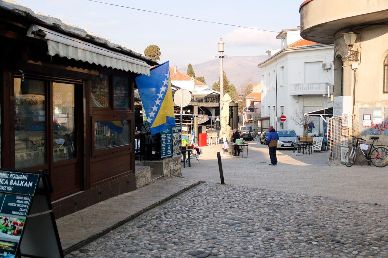 Zastave BiH postavljene u Mostaru - Avaz