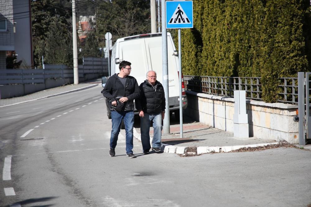 Dragan Karleuša je došao sa svojim sinom  izraziti saučešće Jeleni - Avaz