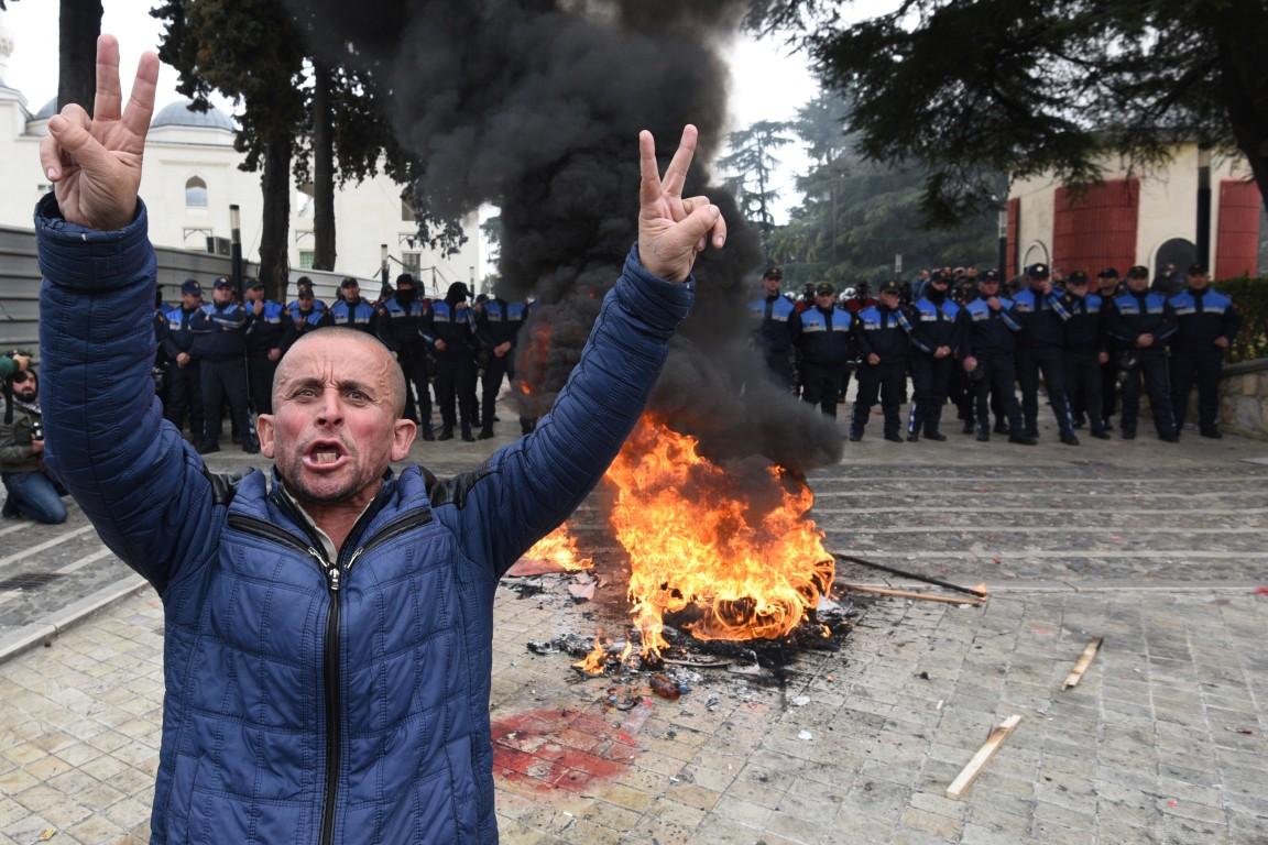 Veliki protesti u Tirani - Avaz