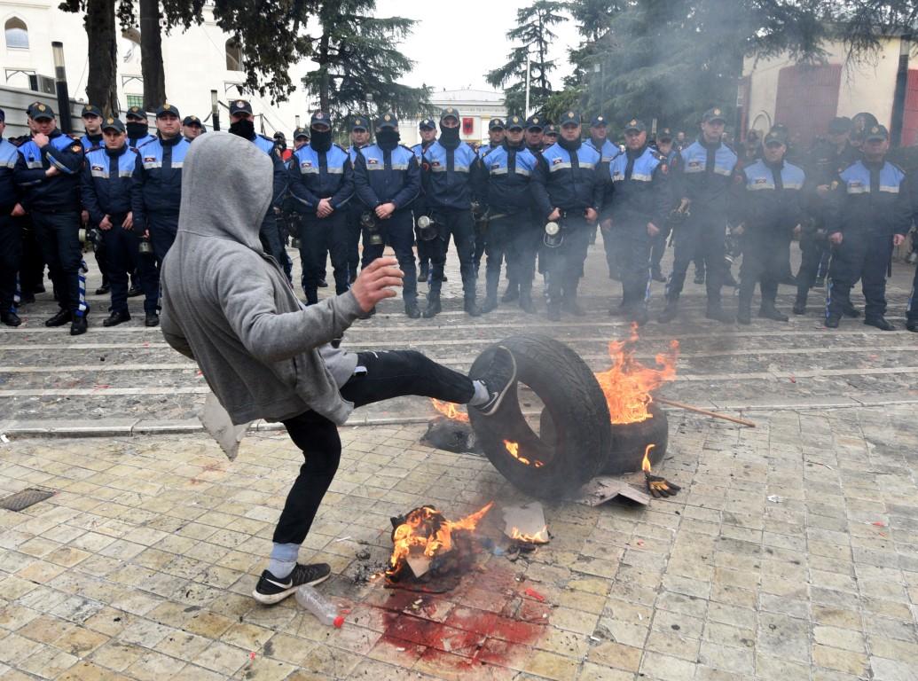 Veliki protesti u Tirani - Avaz