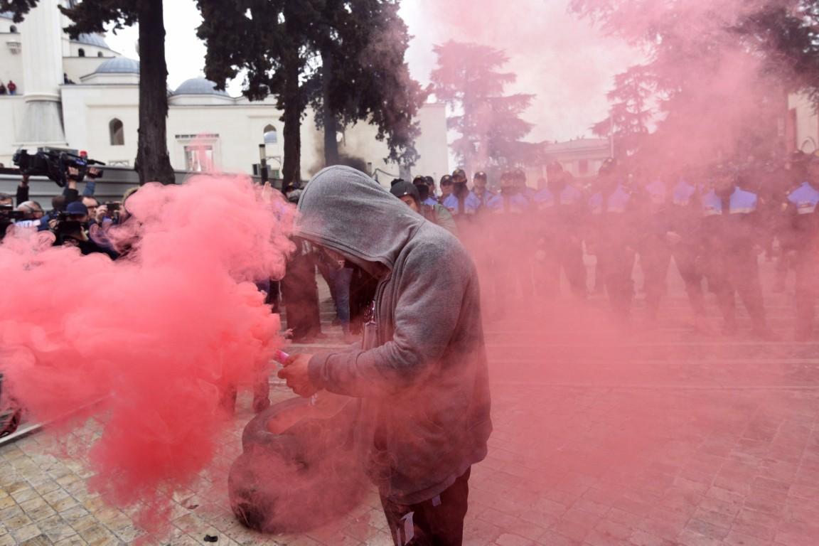 Veliki protesti u Tirani - Avaz