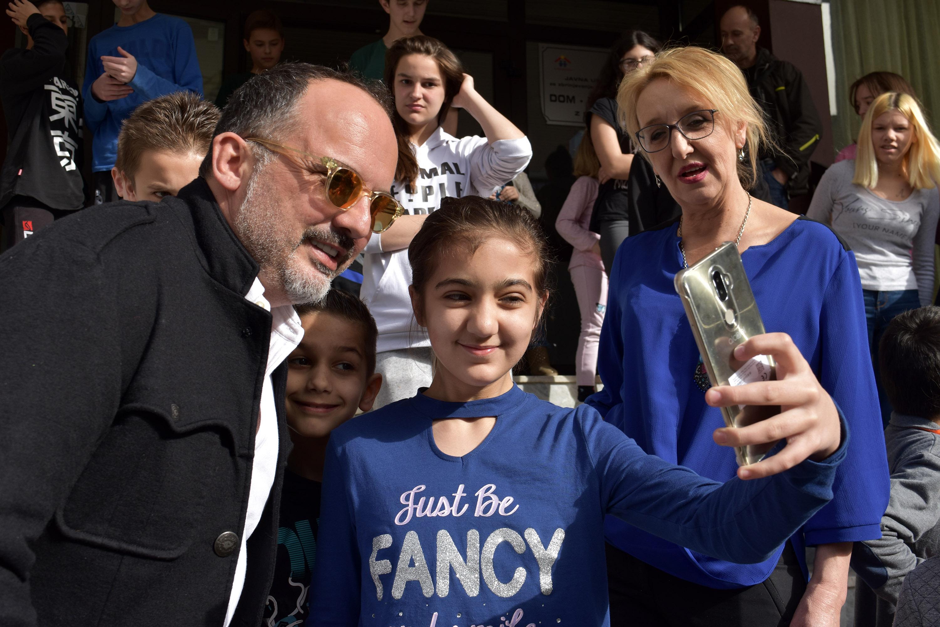 Tony Cetinski:  Podijelio štićenicima ulaznice i prigodne poklone - Avaz