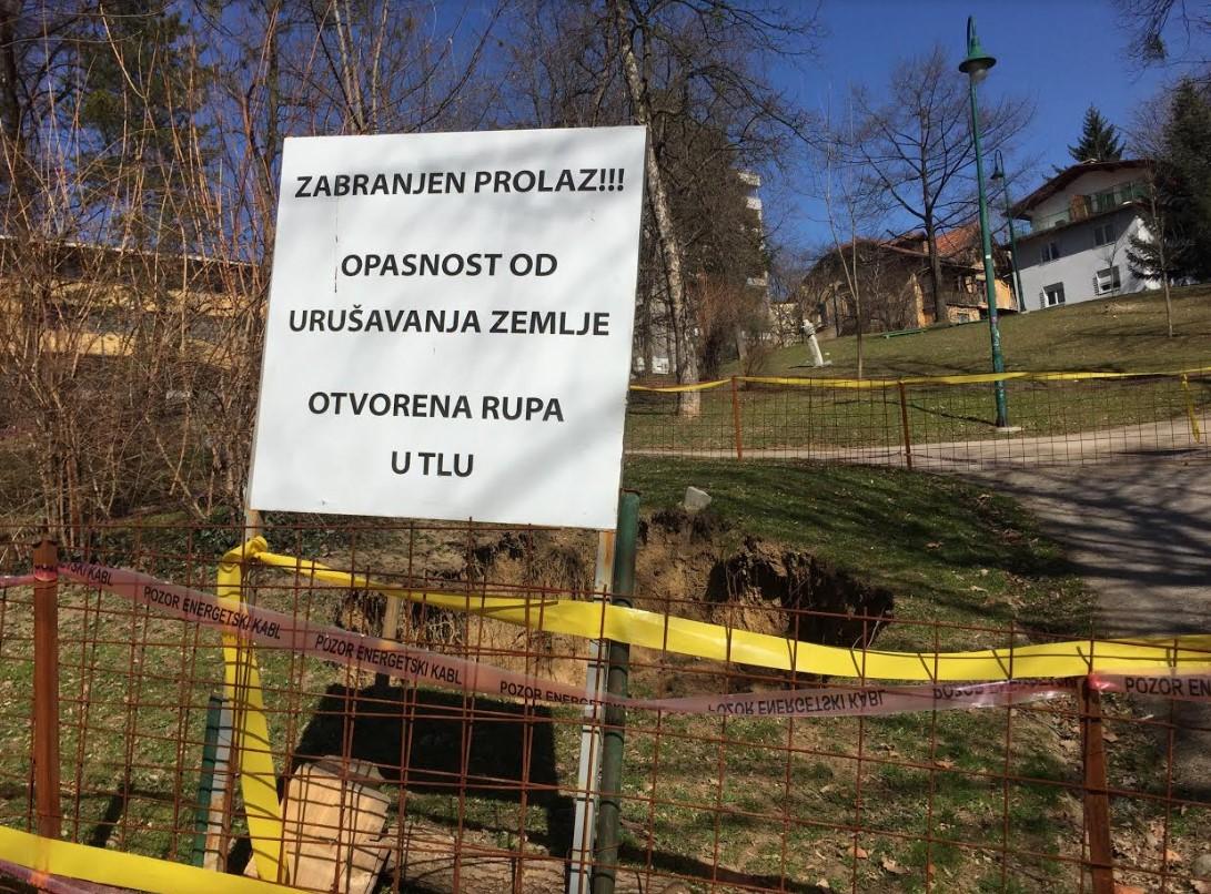 Rupa u Velikom parku - Avaz