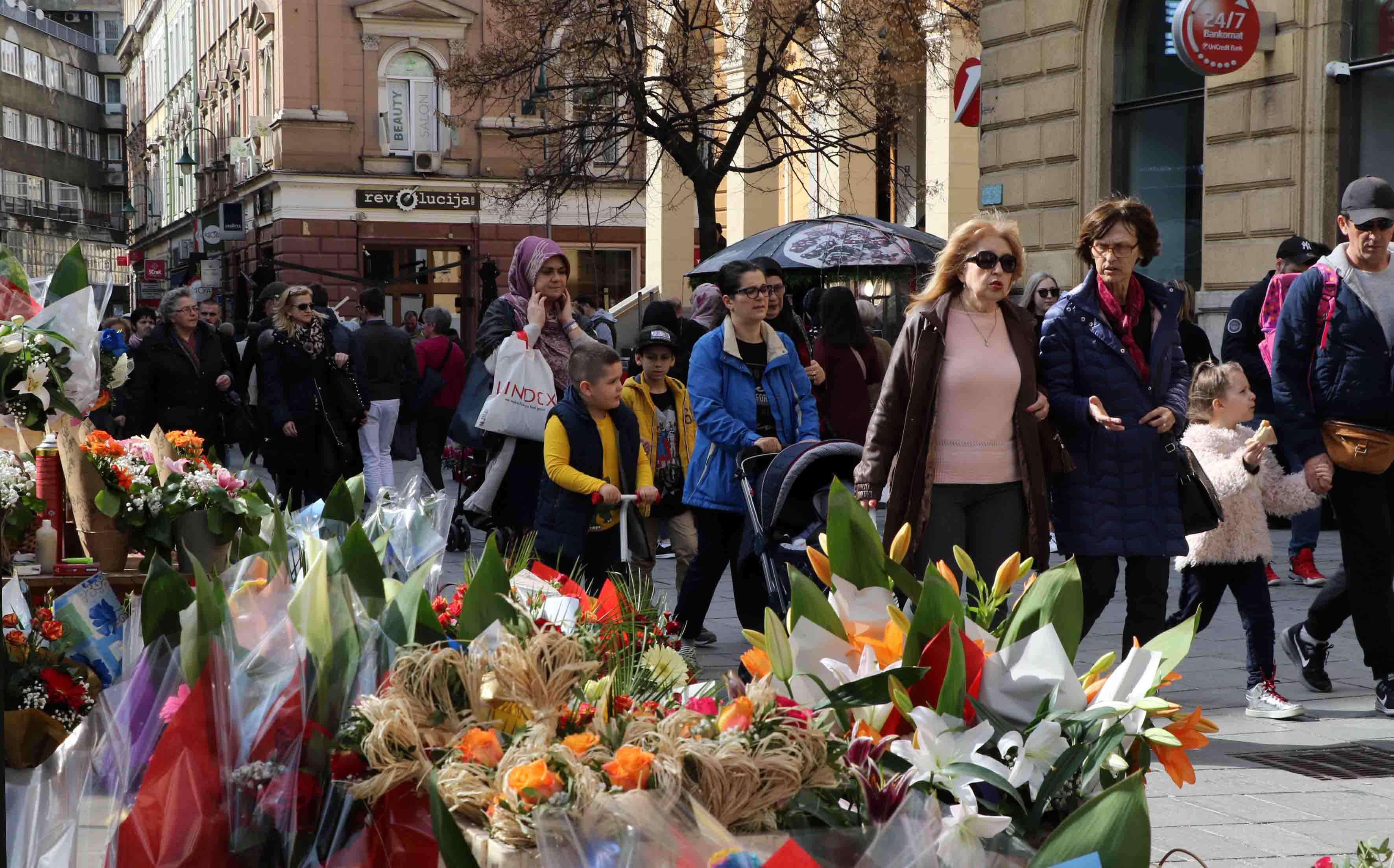 Međunarodni dan žena: Pogledajte romantične scene na ulicama Sarajeva