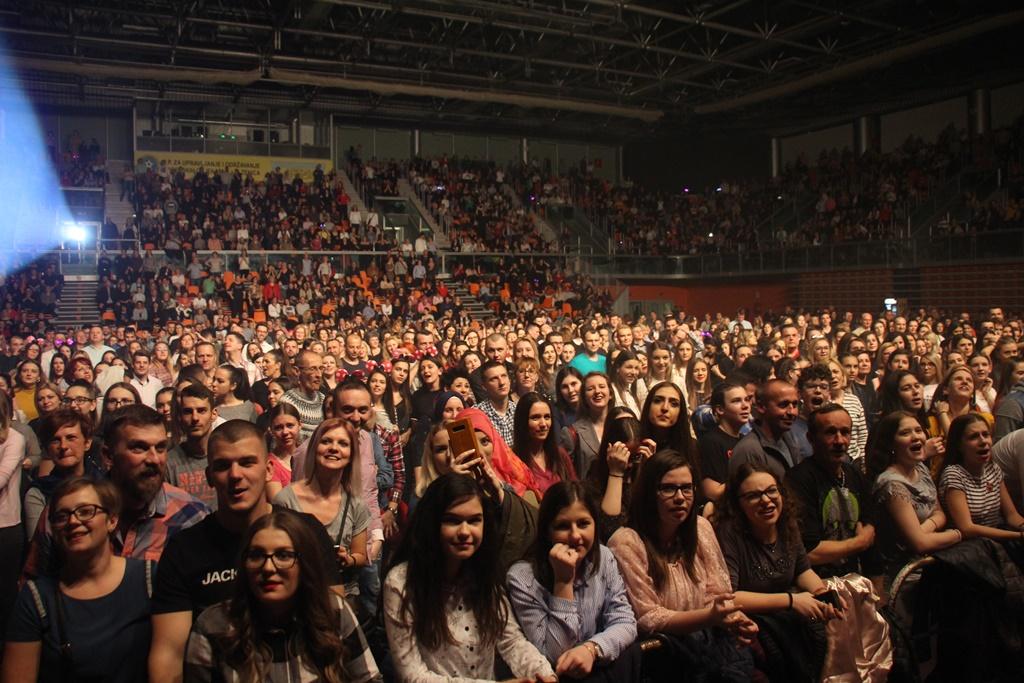 Spektakularni koncert Tonija Cetinskog u Zenici - Avaz