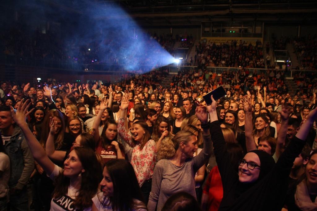 Spektakularni koncert Tonija Cetinskog u Zenici - Avaz