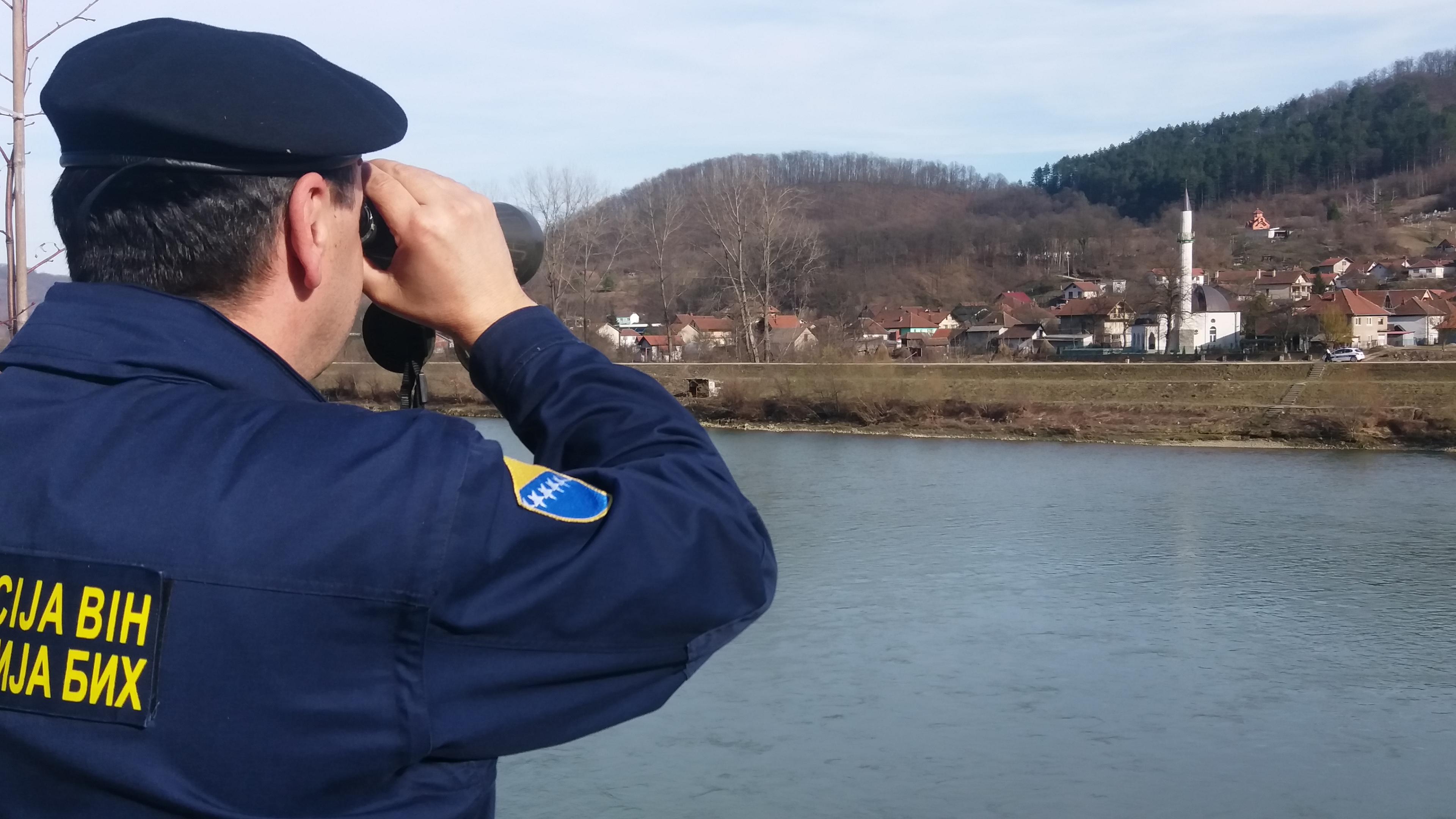 Jedan graničar kontrolira kilometre granice - Avaz