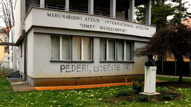 Ispisan grafit na Ateljeu "Ismet Mujezinović"