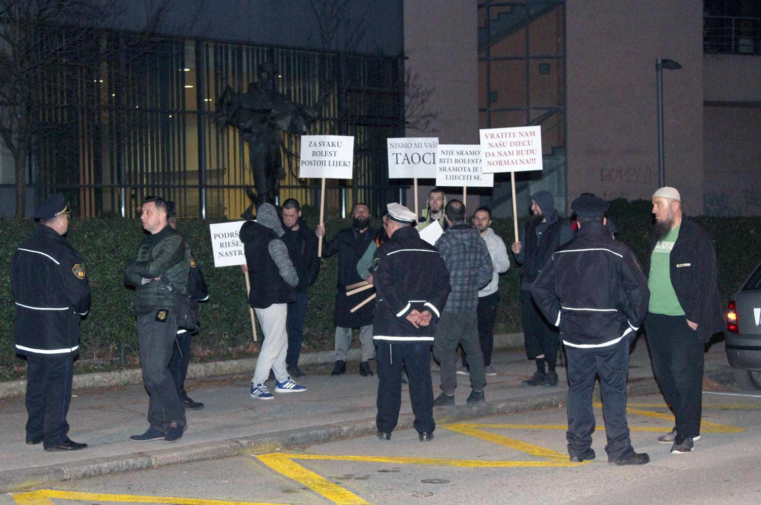 Protest grupe građana - Avaz