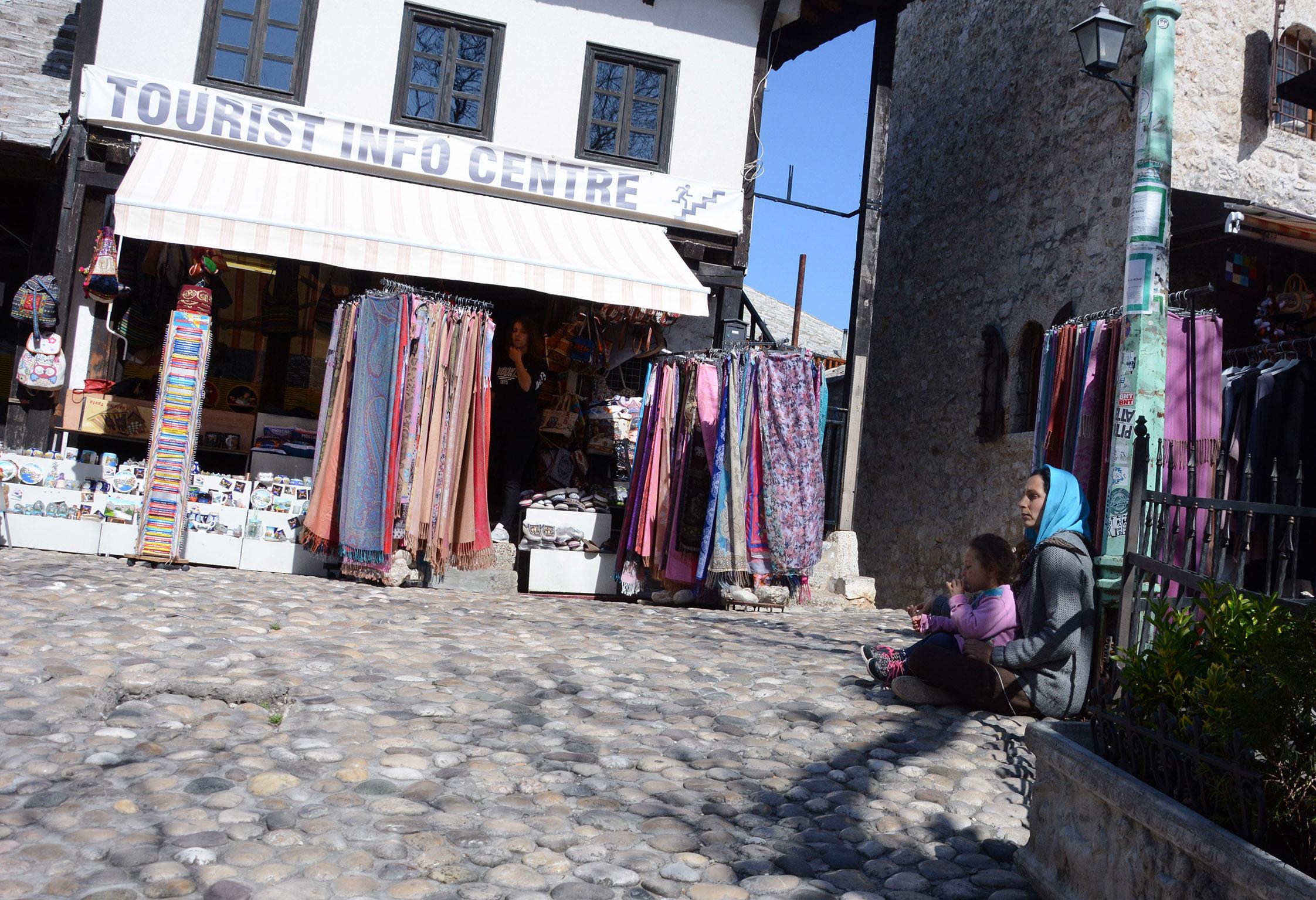 Mostar mamac za turiste, ali i za prosjake i džeparoše