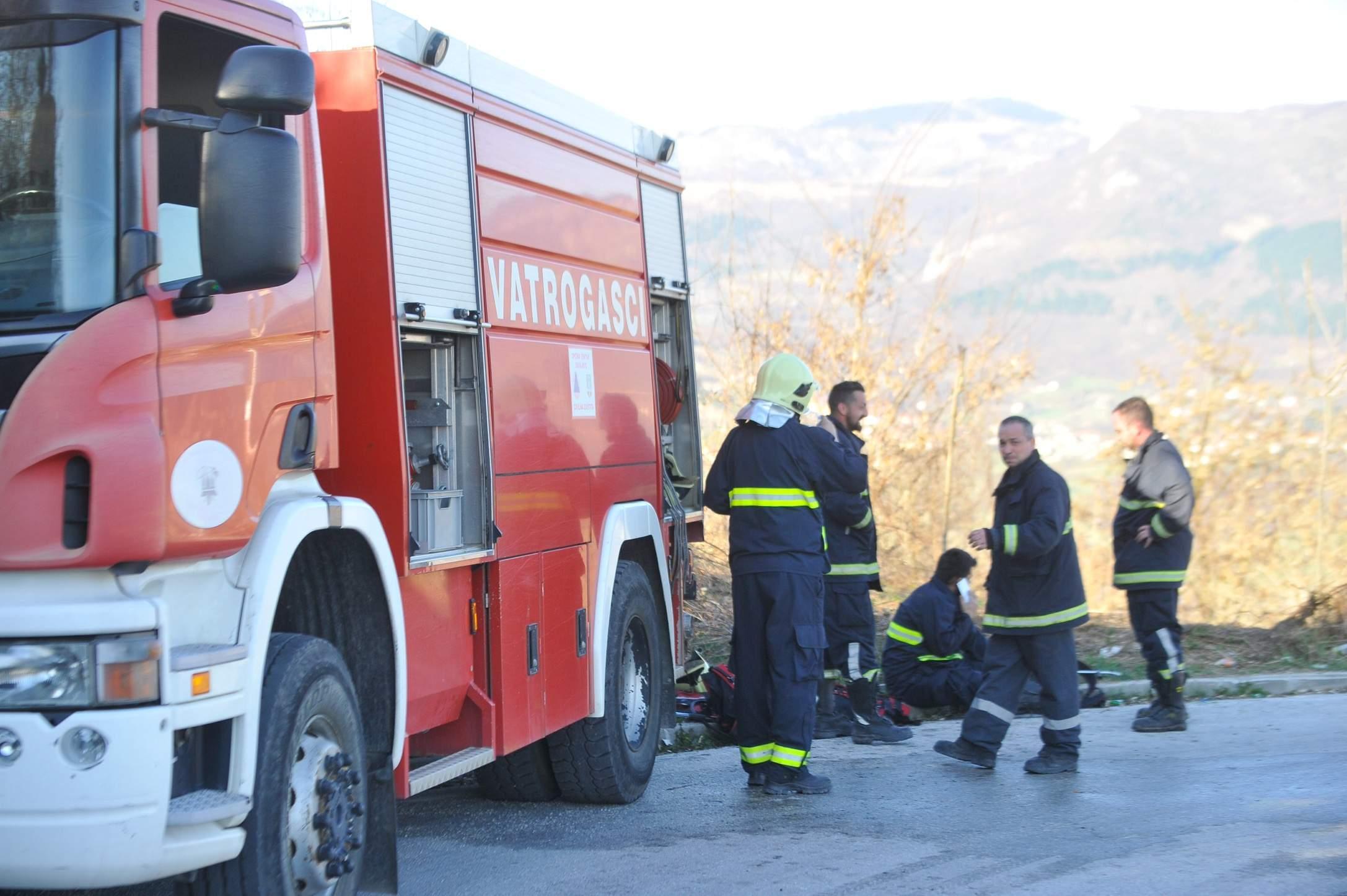 Zapaljen automobil, gorjela šuma u Vogošći